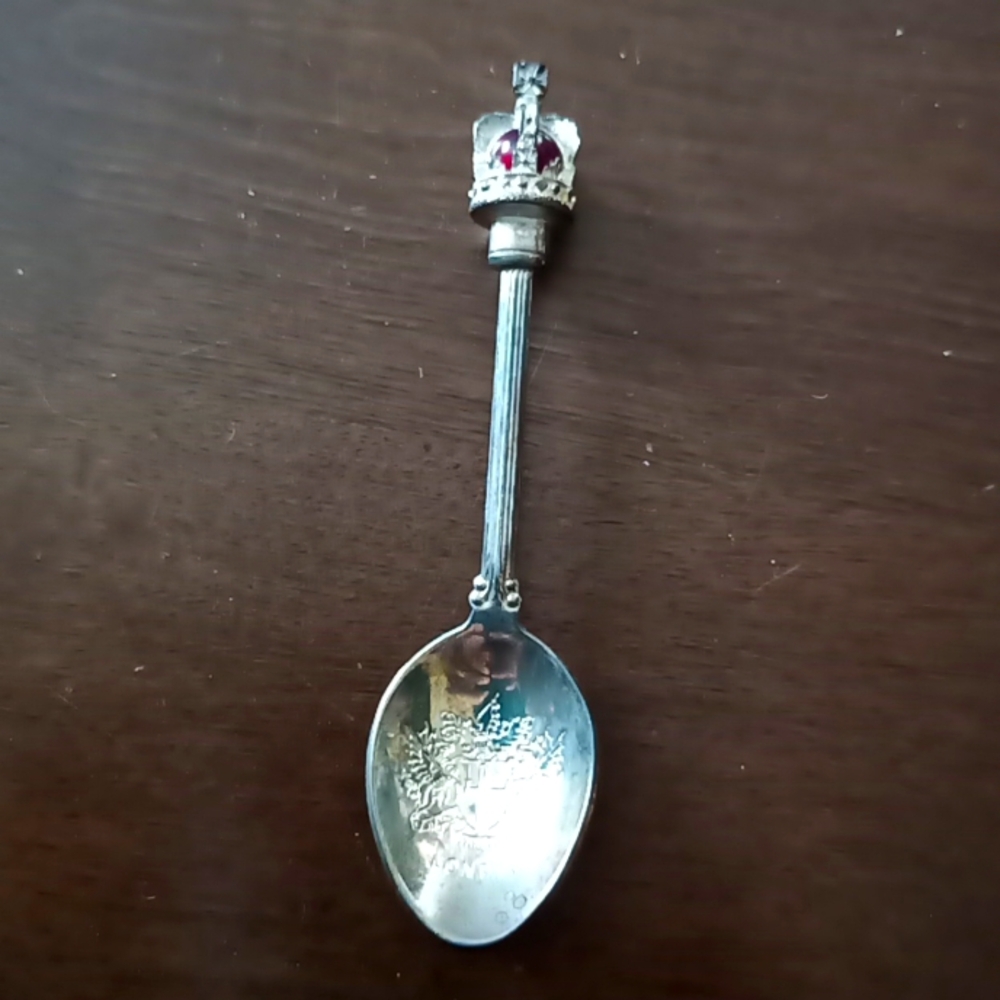 Vintage Souvenir Spoon Etched Crest & Crown Adorns Top London Great Britain WAPW